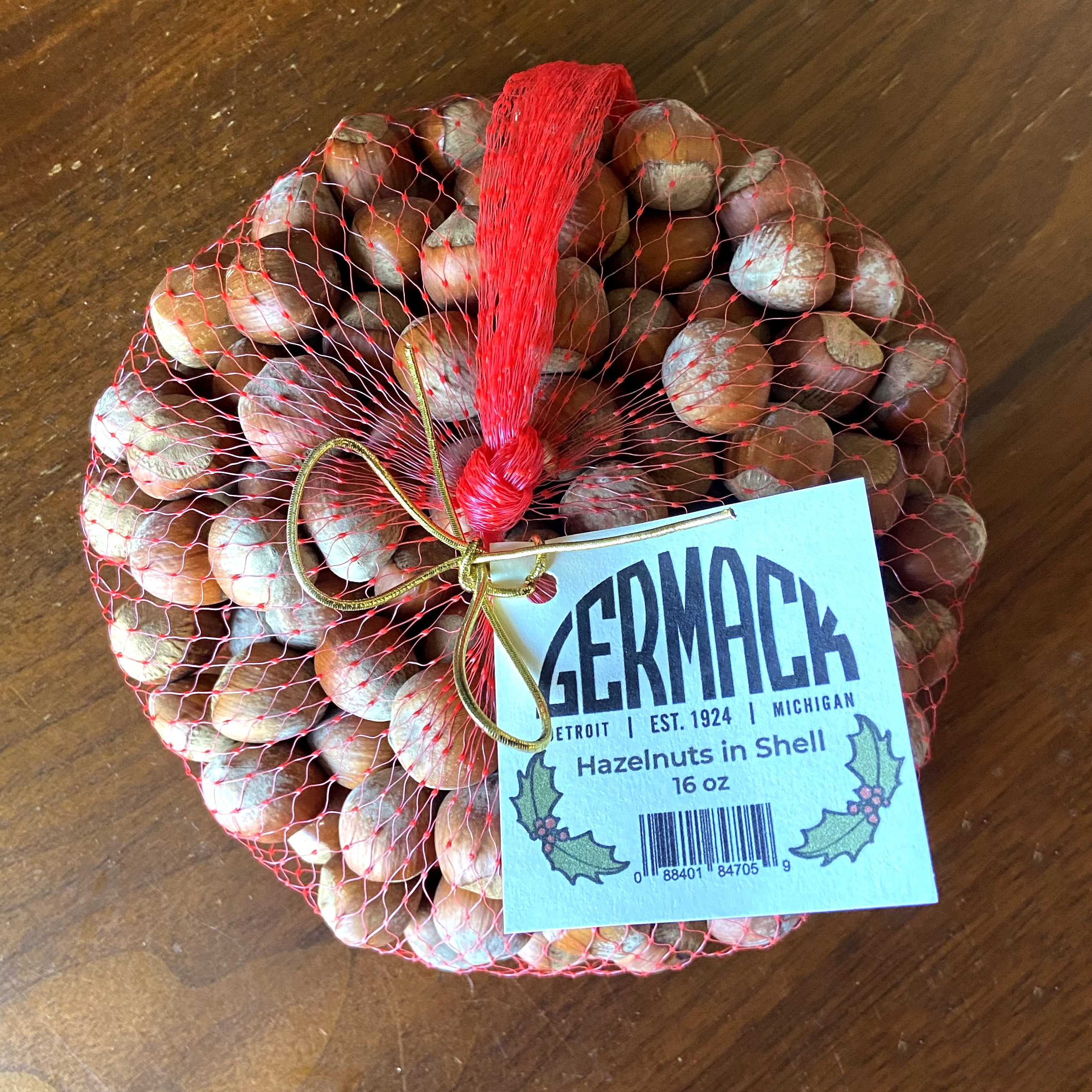 Picture Hazelnuts In Shell 16 oz