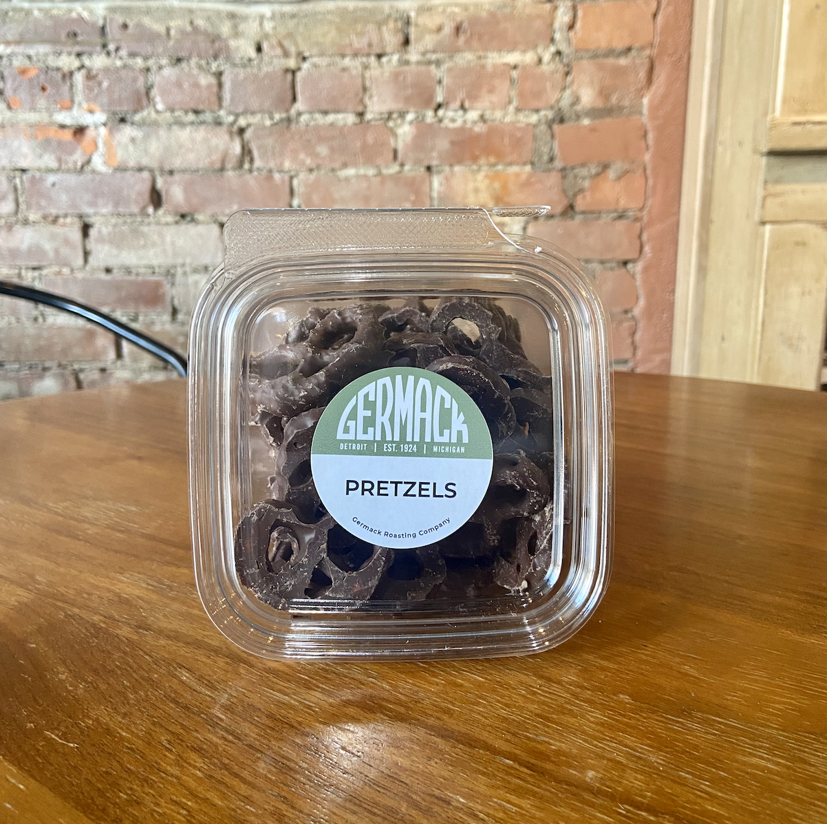 Picture Dark Chocolate Pretzels 8oz Tub