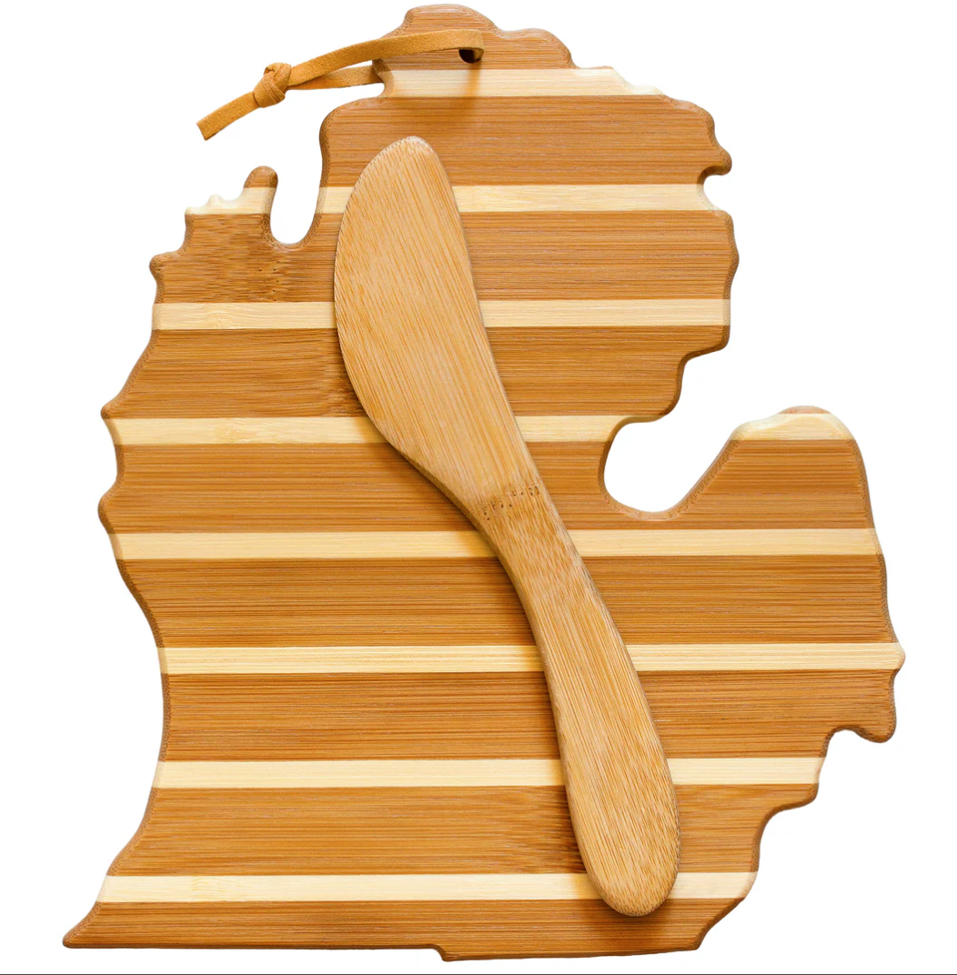 Picture Michigan Shiplap Board With Spreader Knife - Bamboo Cutting & Serving Board